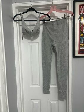 SKIMS BRALETTE AND LEGGINGS SET LIGHT GREY